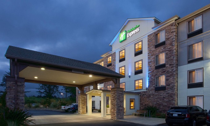 Newport Hotel | Holiday Inn Express Hotel & Suites NEWPORT by IHG