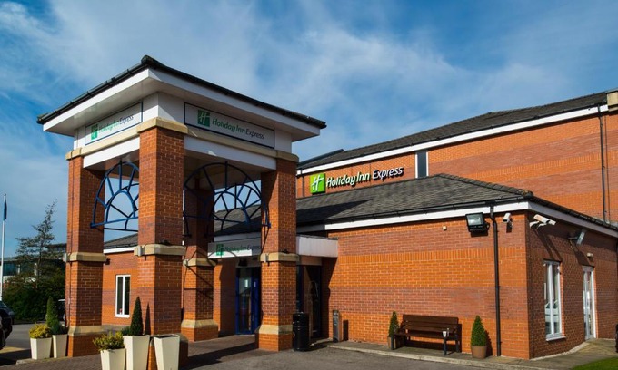 Belle Vue Hotel | Holiday Inn Express Manchester East by IHG