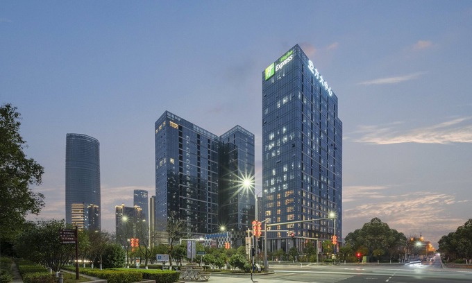 Nanchang Hotel | Holiday Inn Express Nanchang Riverside by IHG