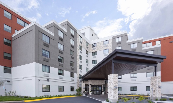 Roseville Hotel | Holiday Inn Express Roseville-St. Paul by IHG