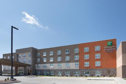 Dakota Dunes Hotel | Holiday Inn Express & Suites Sioux City North - Event Center by IHG