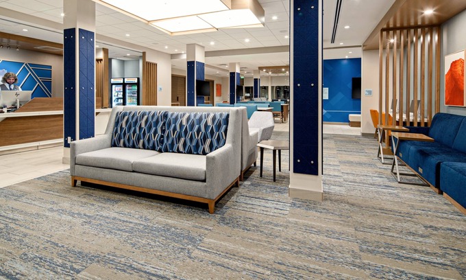 Palm Desert Hotel | Holiday Inn Express & Suites Palm Desert - Millennium by IHG
