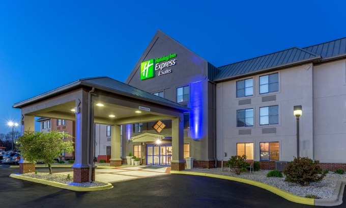 Scottsburg Hotel | Holiday Inn Express Scottsburg by IHG