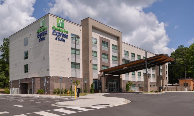Ballantyne East Hotel | Holiday Inn Express & Suites Charlotte - Ballantyne by IHG