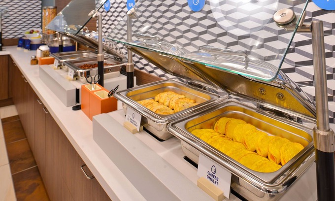 Dearborn Hotel | Holiday Inn Express & Suites Dearborn SW - Detroit Area by IHG