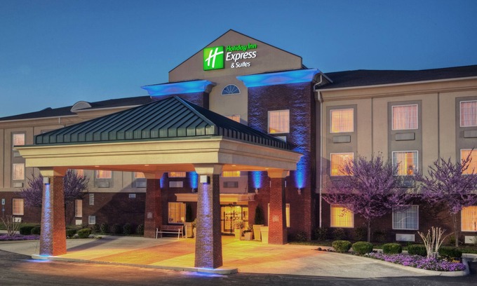 Manchester Hotel | Holiday Inn Express & Suites Manchester by IHG