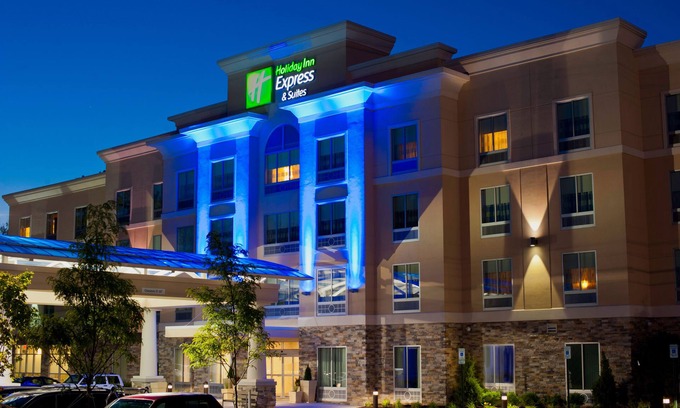 Easton Hotel | Holiday Inn Express & Suites Columbus - Easton Area by IHG