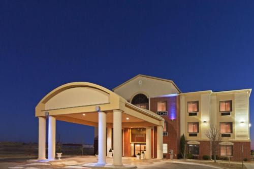 Plainview Hotel | Holiday Inn Express & Suites Plainview by IHG