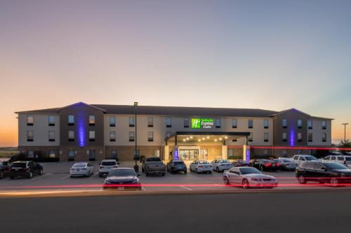 West Hotel | Holiday Inn Express & Suites N Waco Area - West by IHG