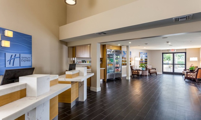Beach Barber Tract Hotel | Holiday Inn Express & Suites La Jolla – Windansea Beach by IHG
