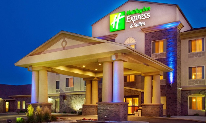 Sheldon Hotel | Holiday Inn Express & Suites Sheldon by IHG