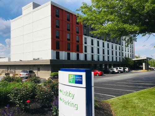 Towson Hotel | Holiday Inn Express Towson- Baltimore North by IHG
