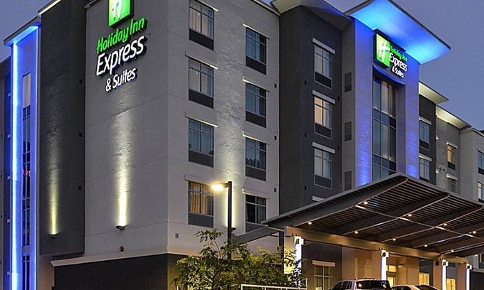 Jacksonville Hotel | Holiday Inn Express & Suites Jacksonville Camp Lejeune Area by IHG
