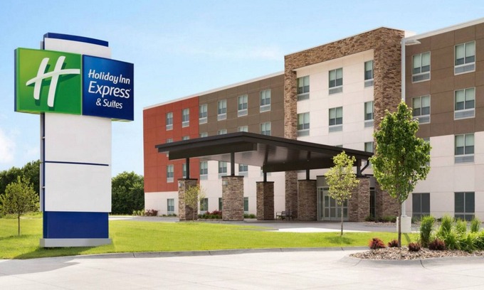 Mechanicsburg Hotel | Holiday Inn Express & Suites Harrisburg S - Mechanicsburg by IHG