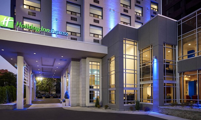 Windsor Hotel | Holiday Inn Express Windsor Waterfront by IHG