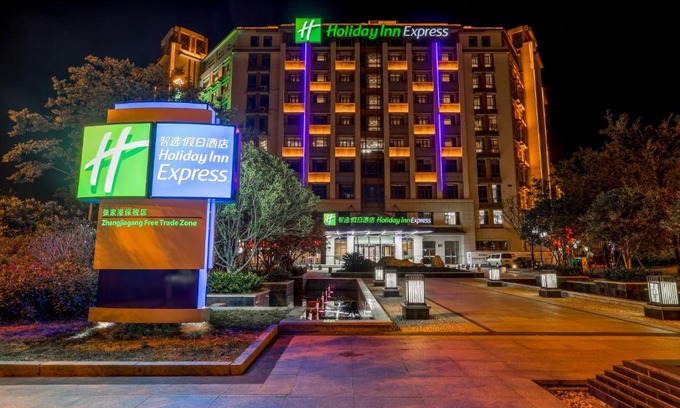 Zhangjiagang Hotel | Holiday Inn Express Zhangjiagang Free Trade Zone by IHG