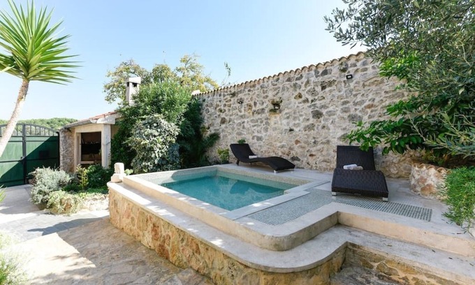 Banj Villa | Holiday Villa Blue Tree