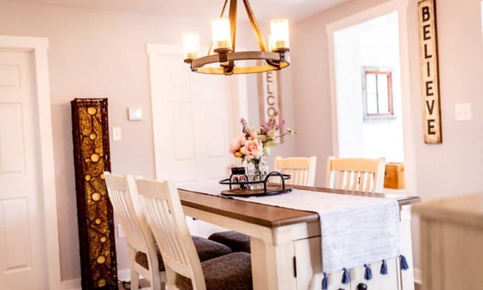 Smithsburg House | Hollow Hideaway is perfect for your holiday stay!