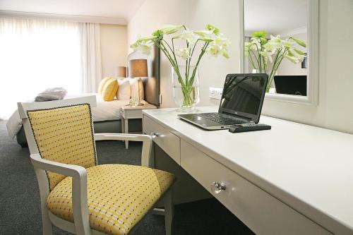 Cape Town City Centre Hotel | Hollow on the Square City Hotel