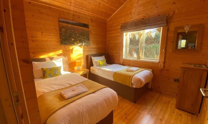 Leigh upon Mendip Cabin | Hollybush Lodges