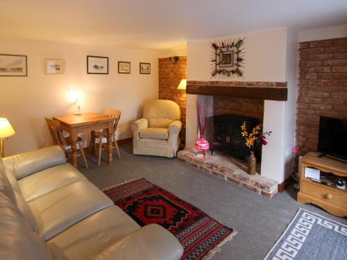 Docking House | Hollyhocks Cottage
