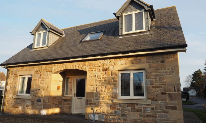 Berwick-upon-Tweed House | Holy Island is just 5 minutes away from this superbly equipped cottage.