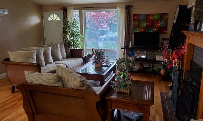 SeaTac House | Home 5-7 minutes from Sea-Tac airport,