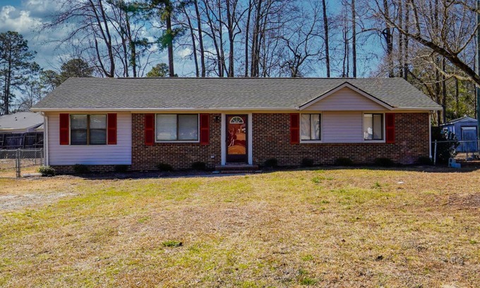Goldsboro House | Home away from Home-Conveniently located in a quiet place