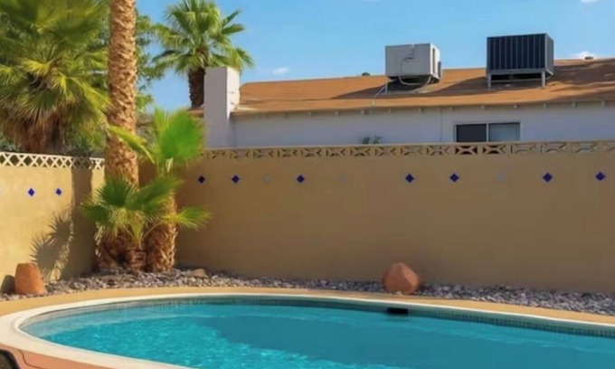 Paradise House | Home in the heart of Las Vegas, private pool and pet friendly.