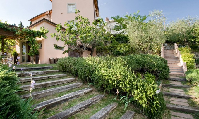 Sesto Fiorentino Apartment | Homerez - Appartement for 4 ppl. with garden at Comune di Sesto Fiorentino