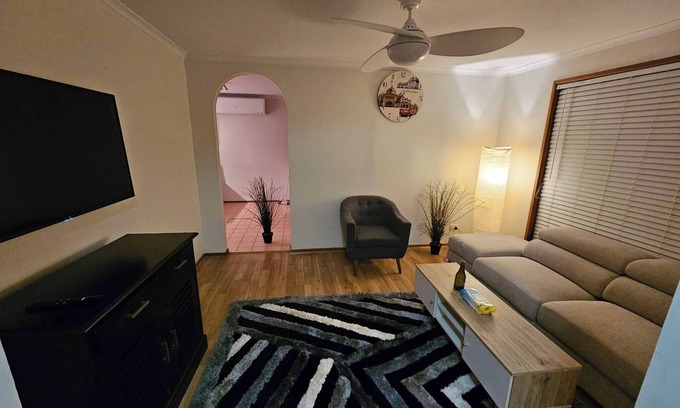 Meadow Heights House | Home Near Melbourne Airport