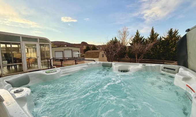 Kanab House | Home near Zion with private hot tub Sleeps 10