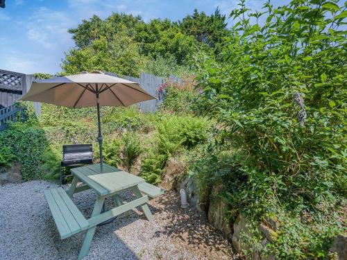 Helstone House | Home Park Farm Cottages B