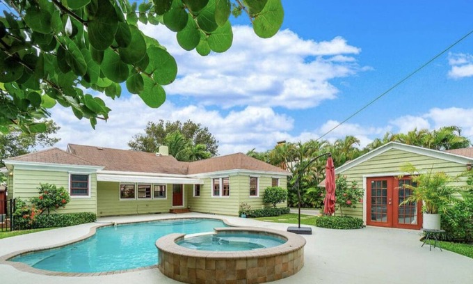 Pinewood Park House | HOME w/ HEATED POOL and Jacuzzi. Near Beach and Airport
