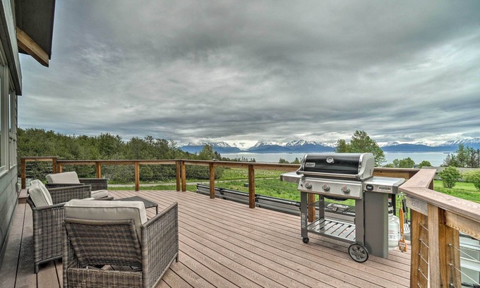 Kachemak House | Home w/Kachemak Bay View - 5 Miles to Downtown!
