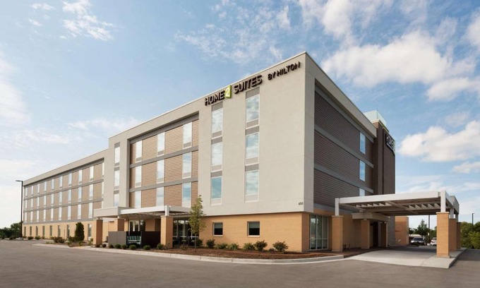 Waukesha Hotel | Home2 Suites by Hilton Milwaukee Brookfield