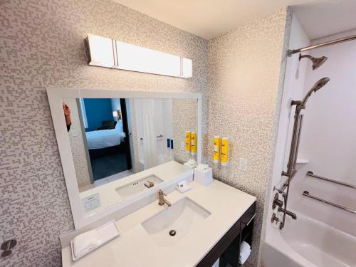 Southeast Pensacola Hotel | Home2 Suites By Hilton Pensacola Airport Medical Center