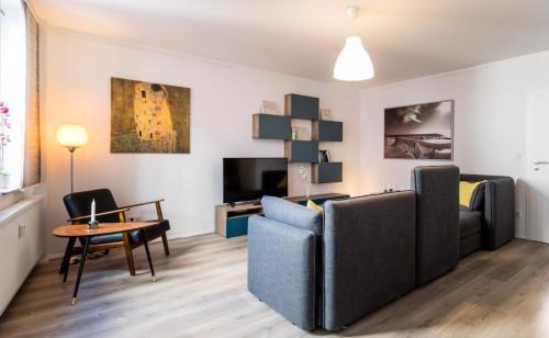 Dusseldorf Old Town Apartment | HOMEFY OLDTOWN APARTMENT - 6 people - 2 bath - balcony - top location