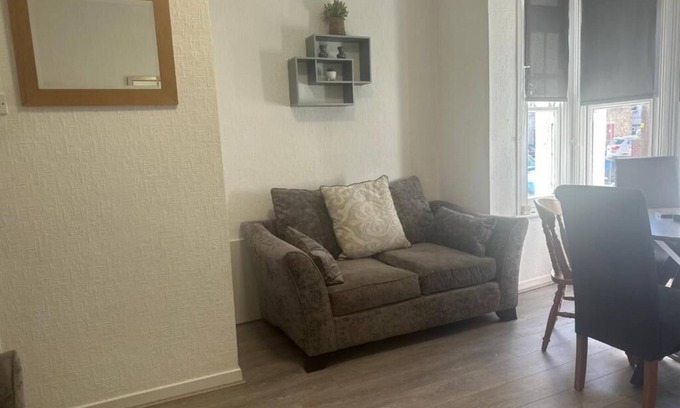 Southend-on-Sea Apartment | Homely & Comfy 2BR Nr High Street & Beach by Everhome Ltd