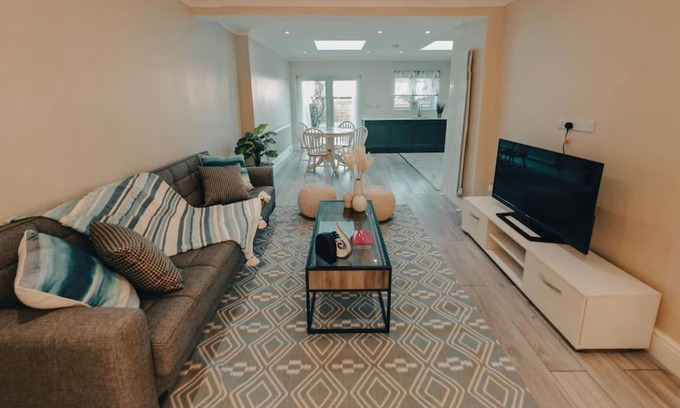 Merton House | Homely & Peaceful Living Space