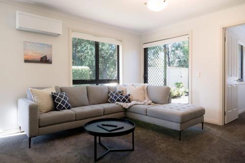 South Launceston Apartment | Homely Unit Located Near the City with Parking and Wifi