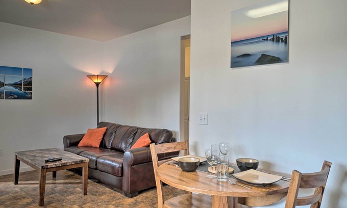 Fritz Creek House | Homer Hideaway on Fritz ‘Creekside’ - Pets Welcome