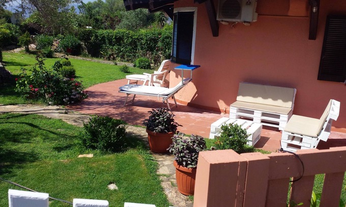 Case Peschiera-Lu Fraili Apartment | Homerez - Amazing appartement 2 km away from the beach for 4 ppl. with garden