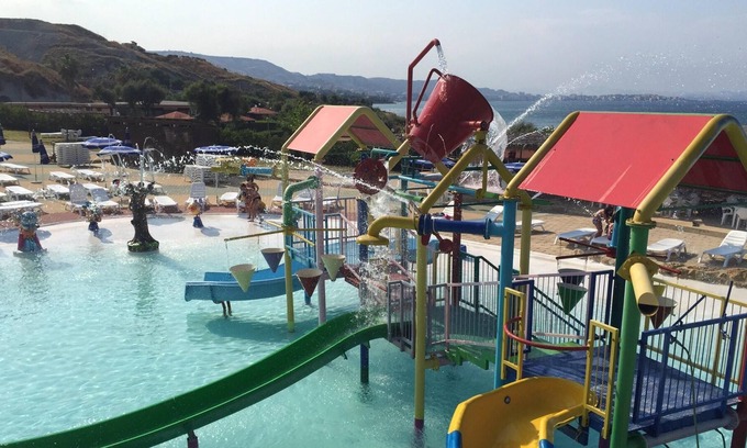 Crotone House | Homerez - 10 m away from the beach! House for 4 ppl. with swimming-pool