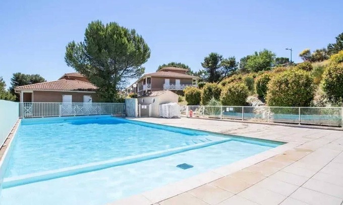 Carnoux-en-Provence Apartment | Homerez - Apartment Carnoux-en-Provence.