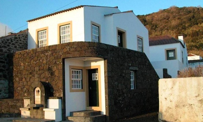 Lajes do Pico Apartment | Homerez - Appartement for 2 ppl. with sea view and terrace at Lajes Do Pico