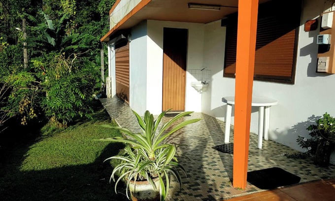 Le Lorrain House | Homerez - Charming House in Le Lorrain with Garden