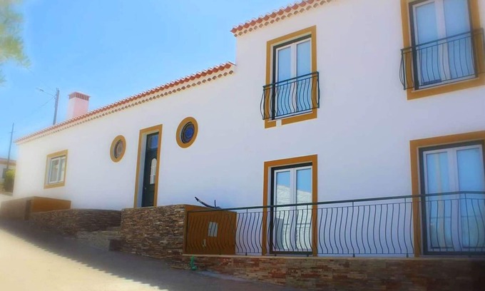 Mertola House | Homerez - House for 14 ppl. with swimming-pool and garden at Corte de Pao E Agua