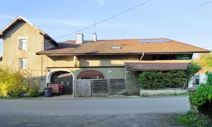 Echenans House | Homerez - House Échenans with garden