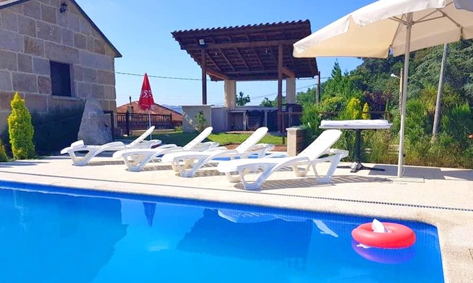 A Lama House | Homerez - House for 8 ppl. with swimming-pool, jacuzzi and garden at Pontevedra